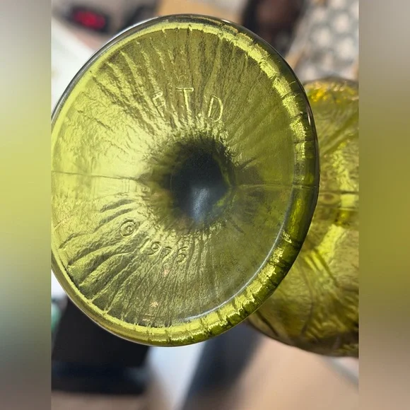 Vintage 1975 FTD Green Glass Pedestal Vase. Compote | Embossed Leaf Design. EUC - Picture 3 of 7